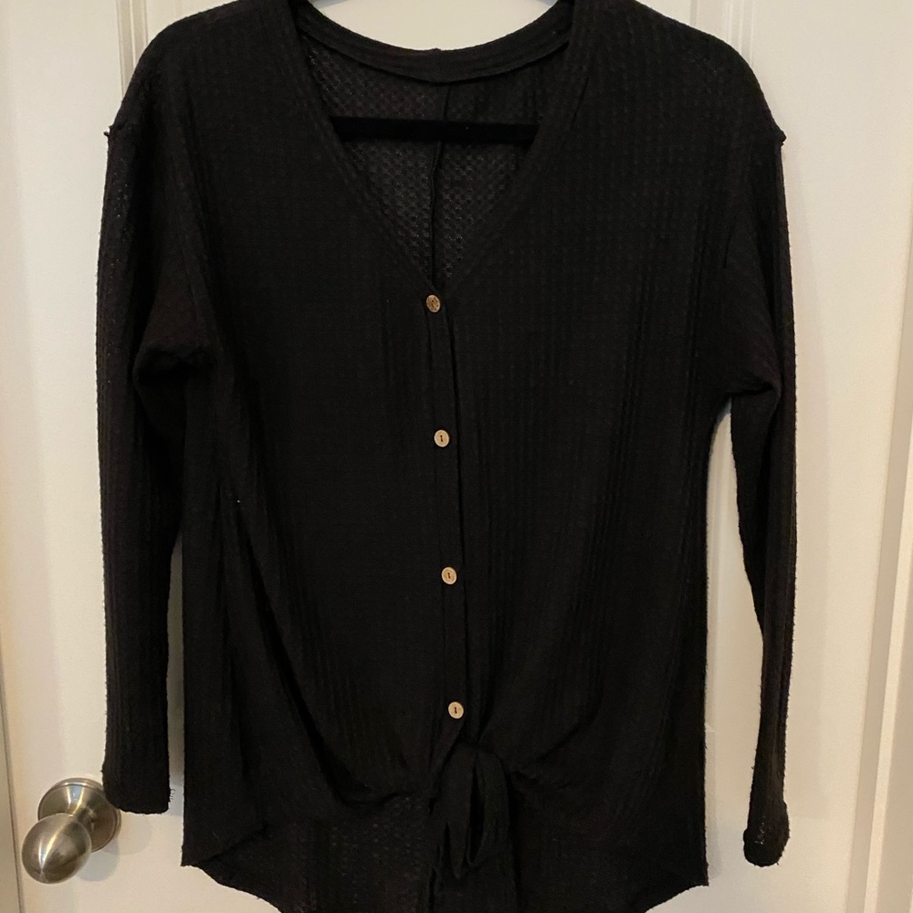 BLACK WAFFLE KNIT LONG SLEEVE BUTTON DOWN TOP